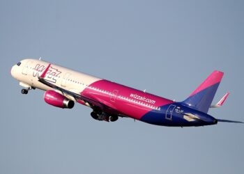 WizzAir plane