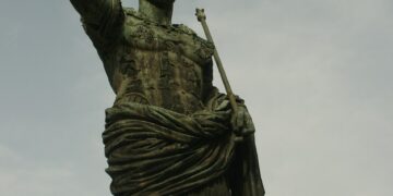 Gaius Iulius Caesar statue