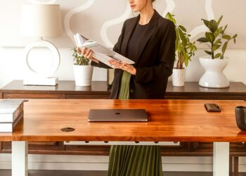 Desk Clerk. Ilustrative