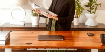 Desk Clerk. Ilustrative