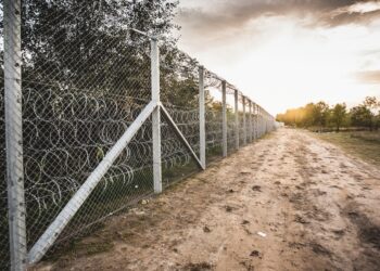 Border fence