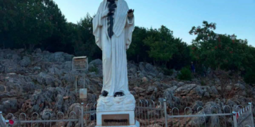 Vandalised statue